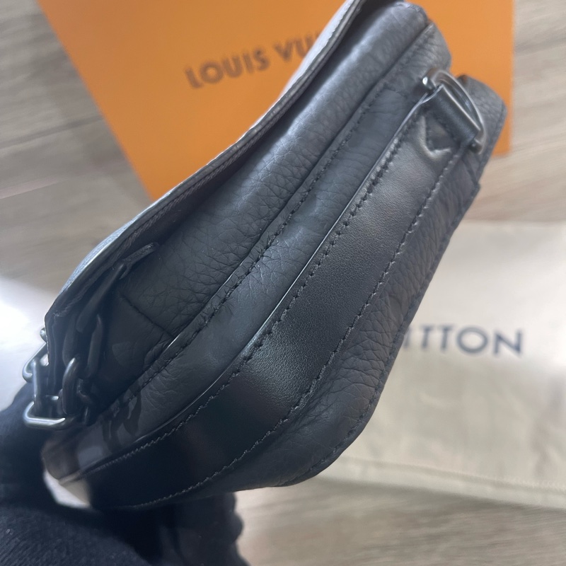 Lv Steamer牛皮郵差包(M57307)/台灣專櫃購入發票購證齊全/完整大全配-13