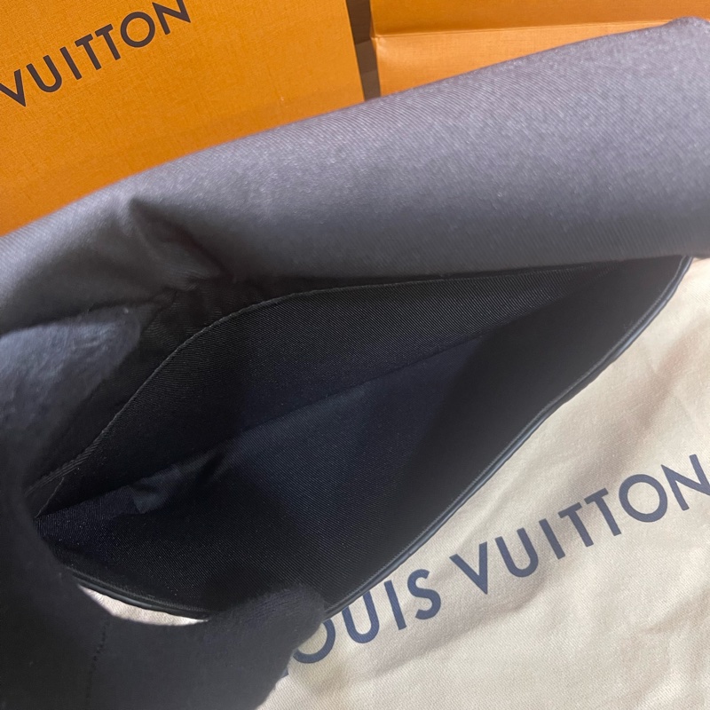 Lv Steamer牛皮郵差包(M57307)/台灣專櫃購入發票購證齊全/完整大全配-15