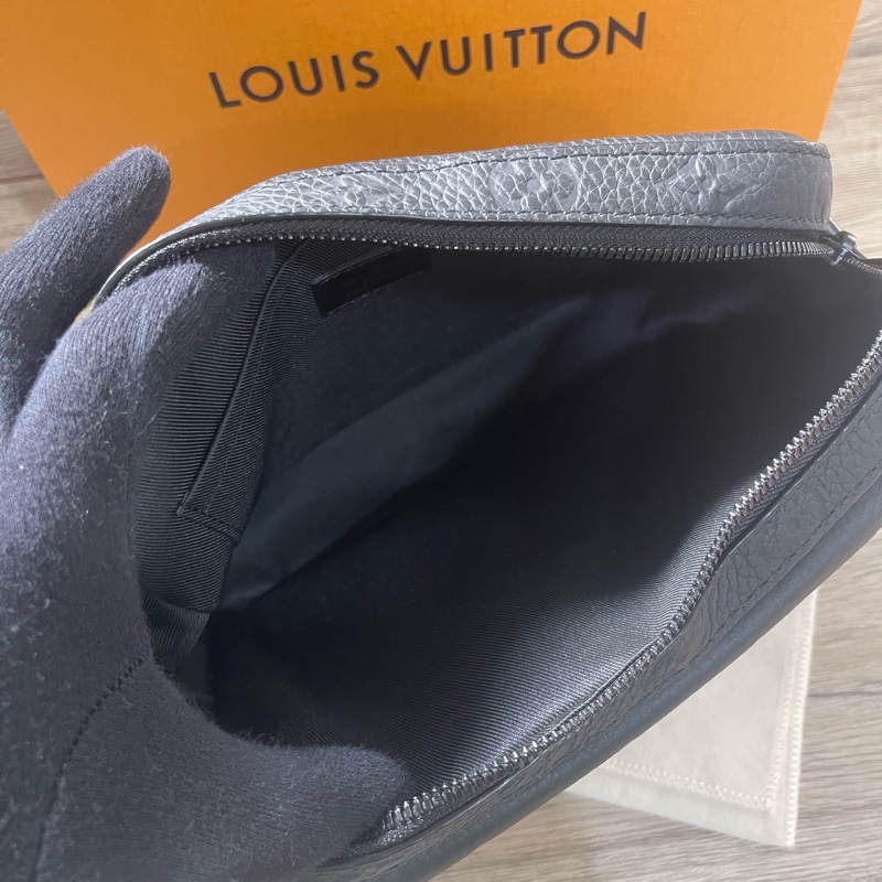 Lv Steamer牛皮郵差包(M57307)/台灣專櫃購入發票購證齊全/完整大全配-18