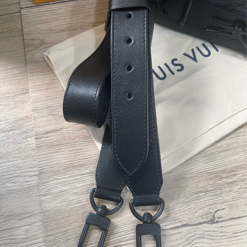 Lv Steamer牛皮郵差包(M57307)/台灣專櫃購入發票購證齊全/完整大全配-20