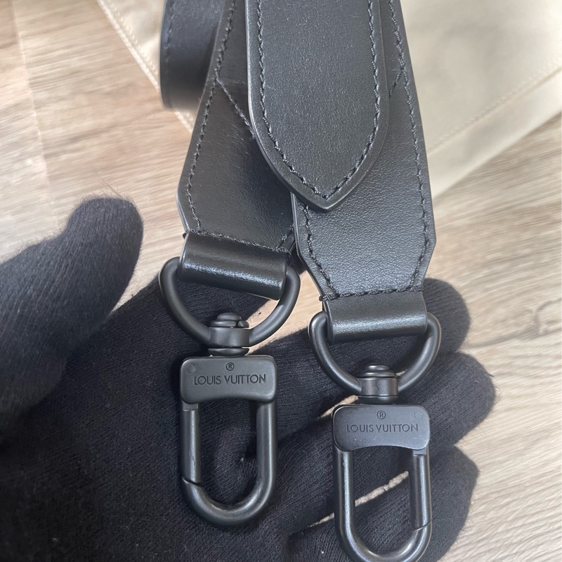 Lv Steamer牛皮郵差包(M57307)/台灣專櫃購入發票購證齊全/完整大全配-21