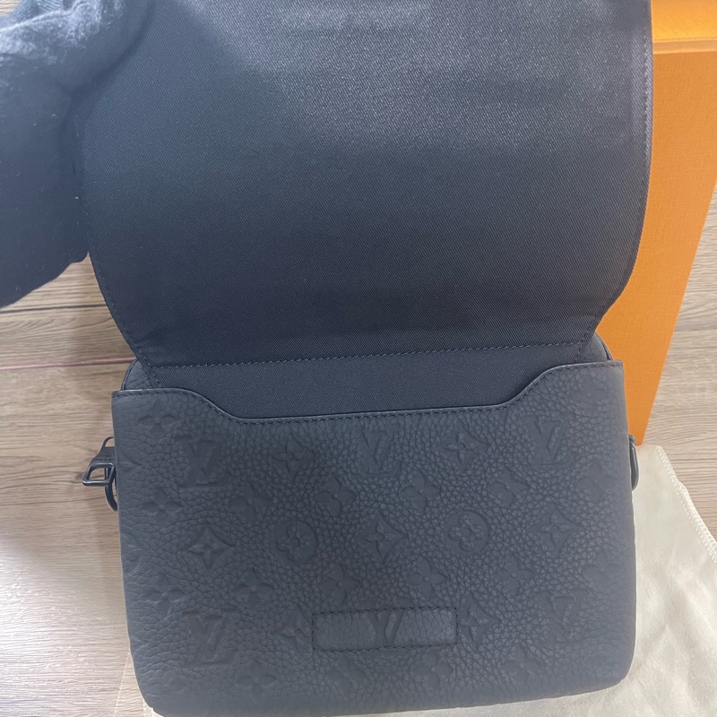 Lv Steamer牛皮郵差包(M57307)/台灣專櫃購入發票購證齊全/完整大全配-23