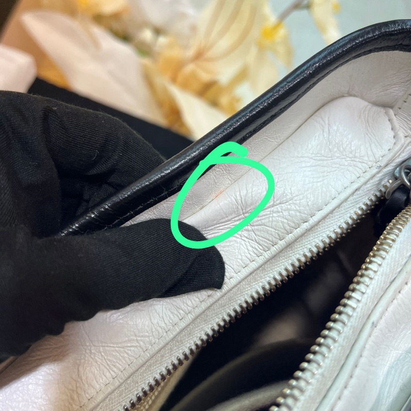 Chanel香奈兒黑白拼色中大號流浪包-17