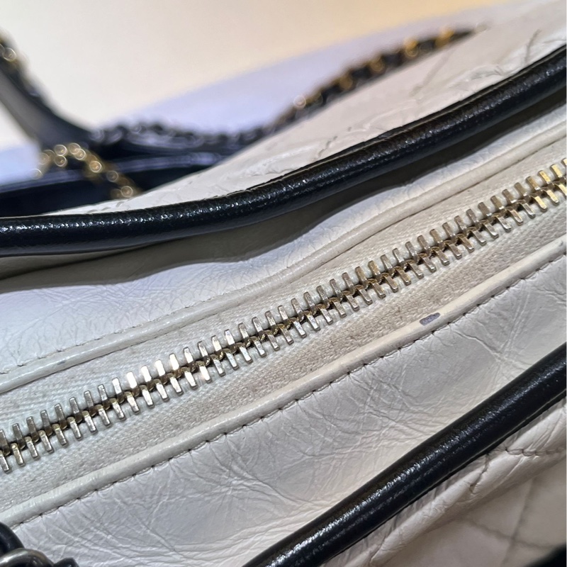 Chanel香奈兒黑白拼色中大號流浪包-19