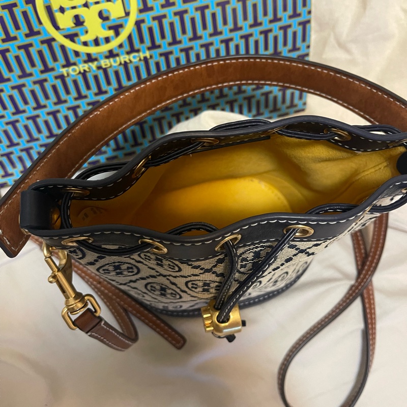 Tory Burch 經典滿版雙T印花皮革拼接手提包水桶包兩用包(海軍藍)-1