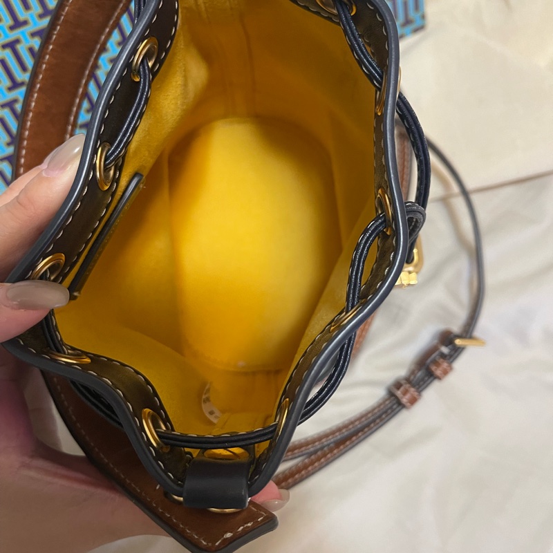 Tory Burch 經典滿版雙T印花皮革拼接手提包水桶包兩用包(海軍藍)-8