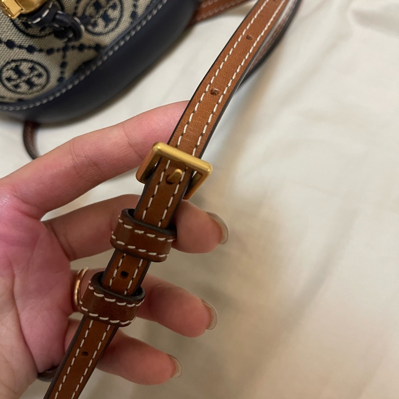 Tory Burch 經典滿版雙T印花皮革拼接手提包水桶包兩用包(海軍藍)-10