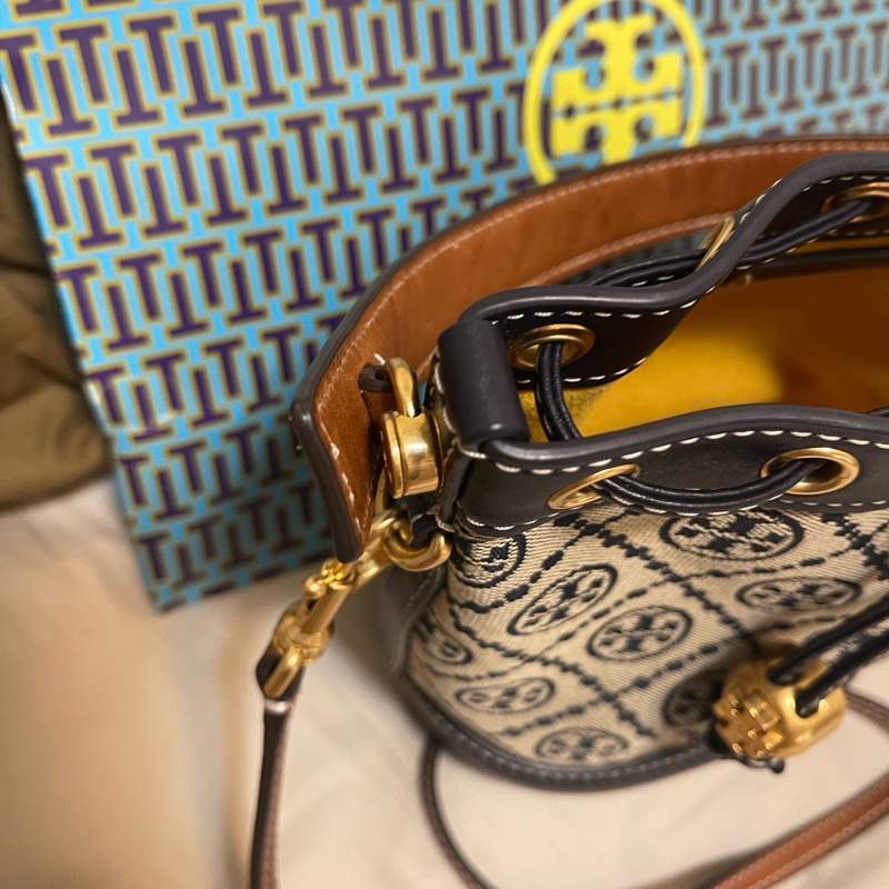 Tory Burch 經典滿版雙T印花皮革拼接手提包水桶包兩用包(海軍藍)-11