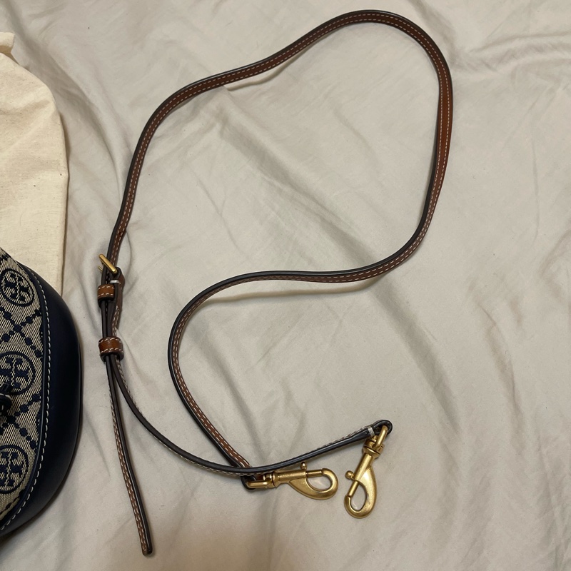 Tory Burch 經典滿版雙T印花皮革拼接手提包水桶包兩用包(海軍藍)-15