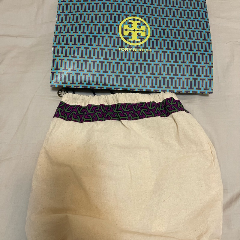 Tory Burch 經典滿版雙T印花皮革拼接手提包水桶包兩用包(海軍藍)-16