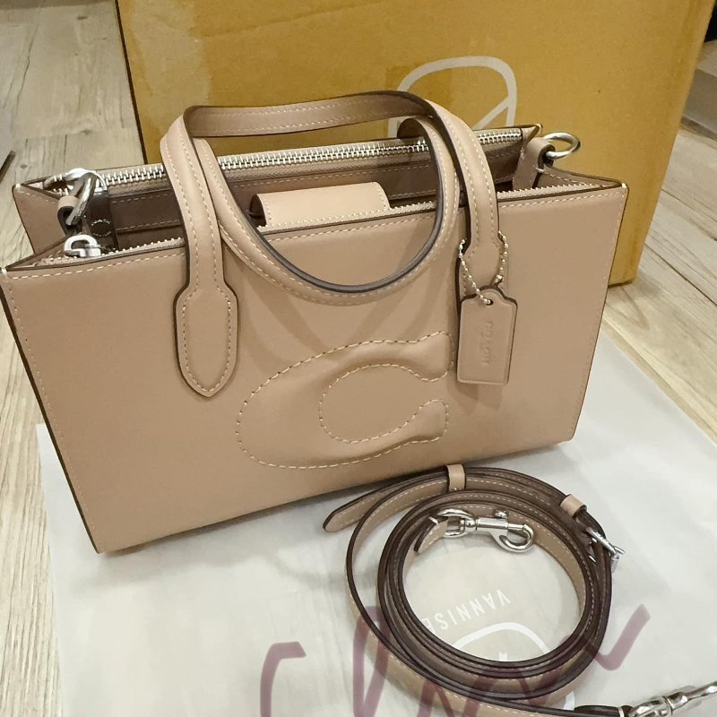 Coach 浮雕大C字LOGO紙袋包 奶茶色 手提 側背包-3