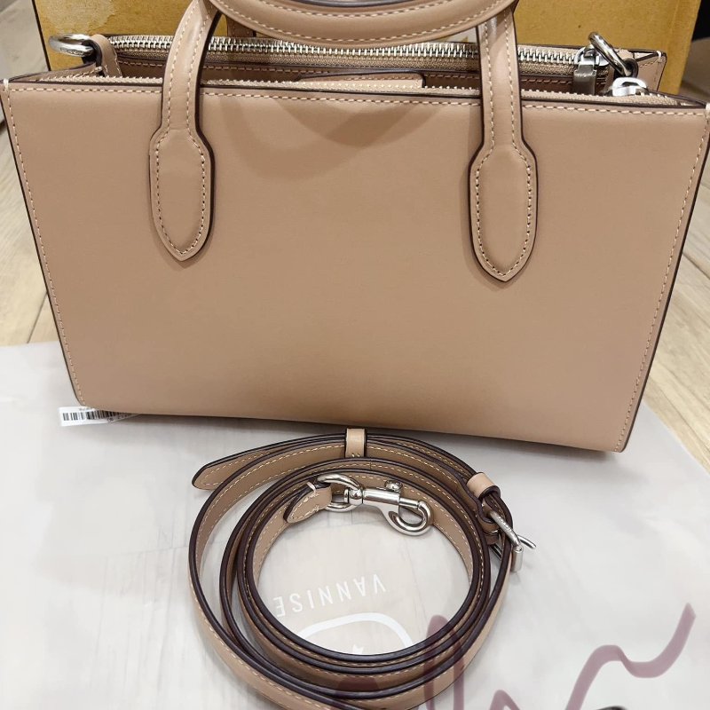 Coach 浮雕大C字LOGO紙袋包 奶茶色 手提 側背包-6