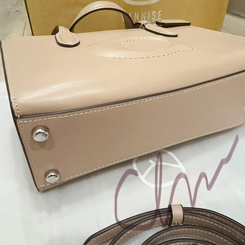 Coach 浮雕大C字LOGO紙袋包 奶茶色 手提 側背包-7