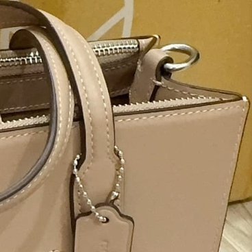 Coach 浮雕大C字LOGO紙袋包 奶茶色 手提 側背包-9