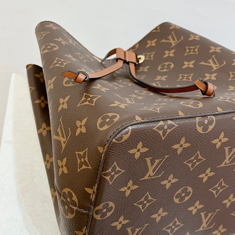 LV 老花水桶包肩背包-9