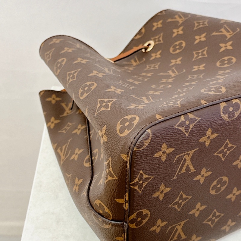 LV 老花水桶包肩背包-11