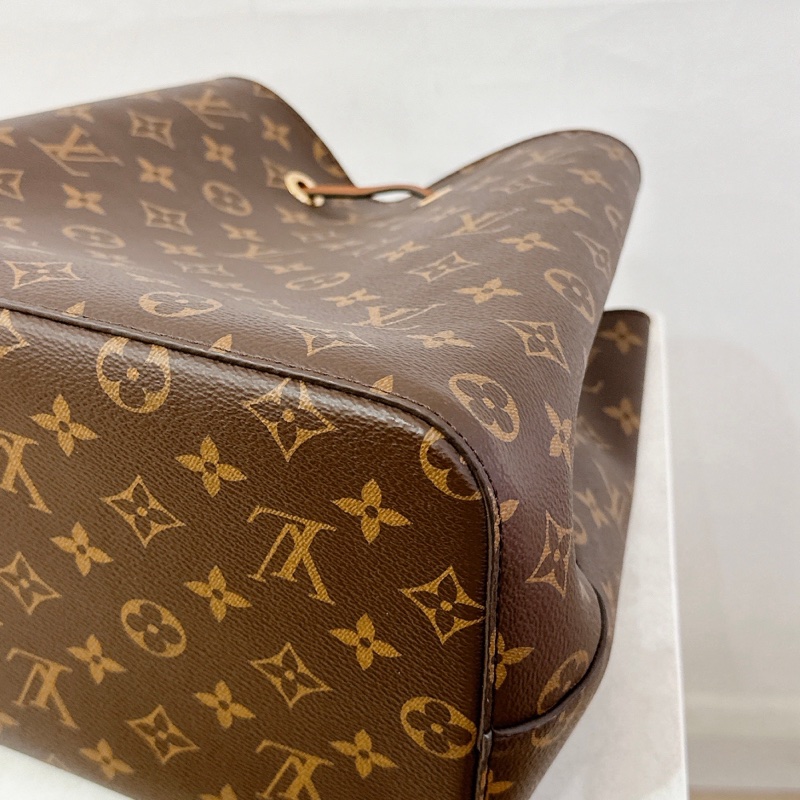 LV 老花水桶包肩背包-12