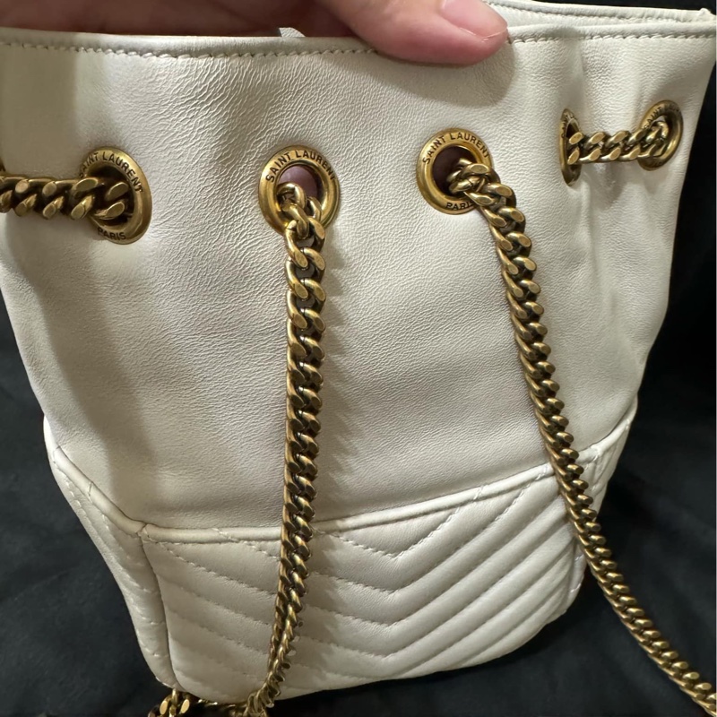 YSL Joe絎縫小羊皮迷你水桶袋-11