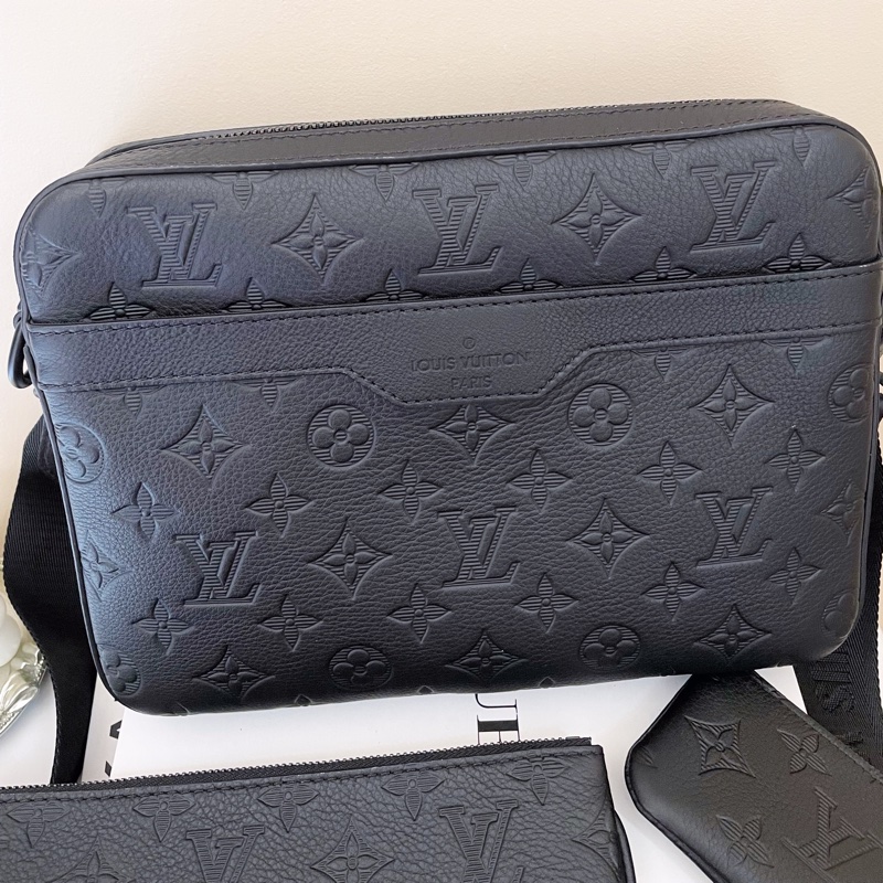 LV TRIO黑壓紋皮 三合一郵差包 男生-3