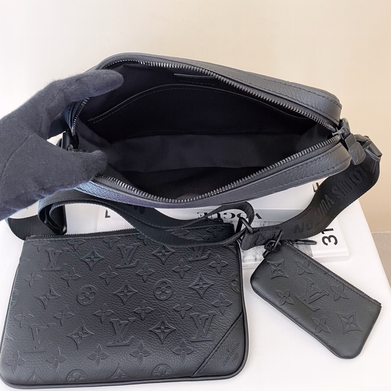 LV TRIO黑壓紋皮 三合一郵差包 男生-5