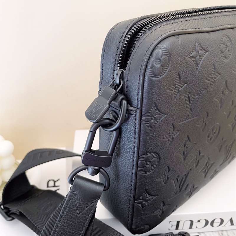 LV TRIO黑壓紋皮 三合一郵差包 男生-6