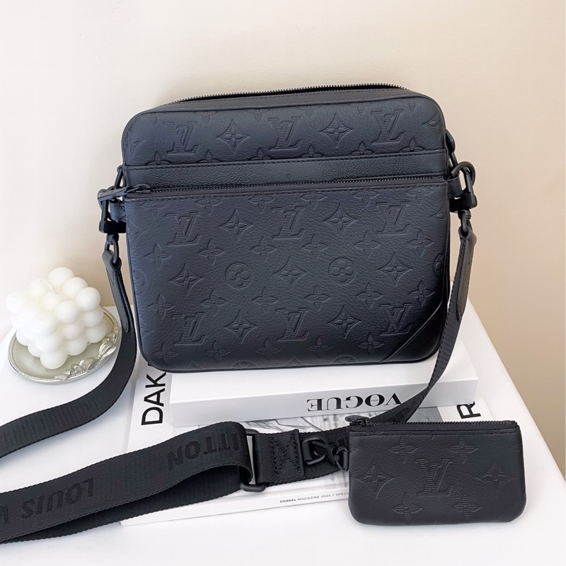 LV TRIO黑壓紋皮 三合一郵差包 男生-7