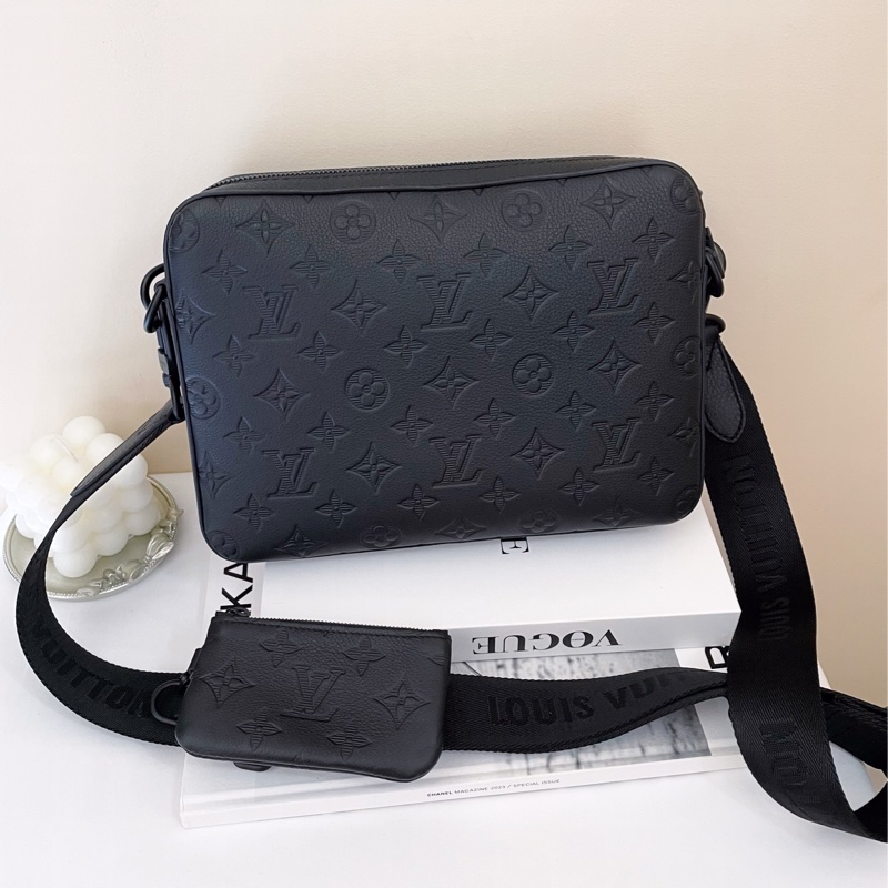 LV TRIO黑壓紋皮 三合一郵差包 男生-8