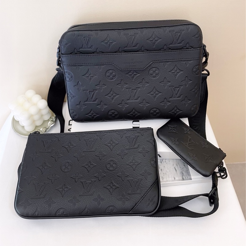 LV TRIO黑壓紋皮 三合一郵差包 男生-9