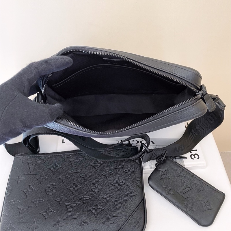 LV TRIO黑壓紋皮 三合一郵差包 男生-12