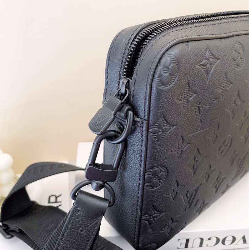 LV TRIO黑壓紋皮 三合一郵差包 男生-15