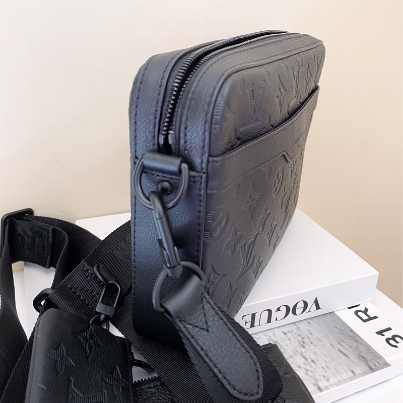 LV TRIO黑壓紋皮 三合一郵差包 男生-16