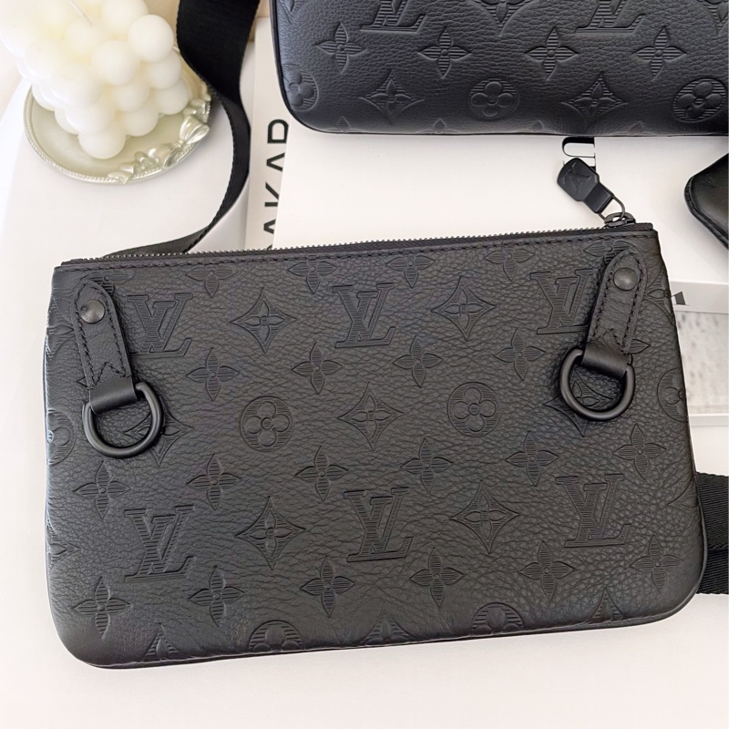 LV TRIO黑壓紋皮 三合一郵差包 男生-17