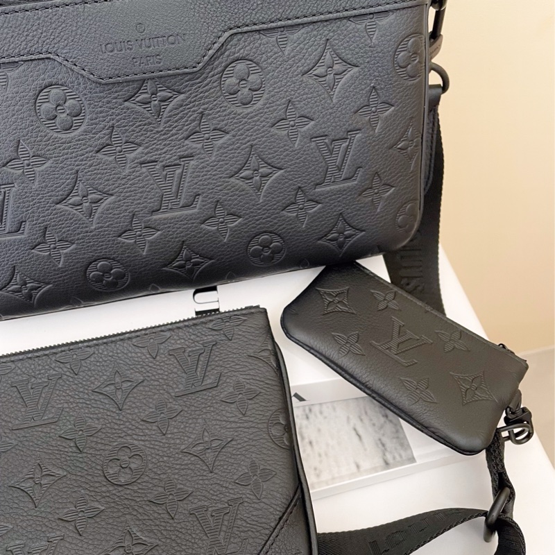 LV TRIO黑壓紋皮 三合一郵差包 男生-18