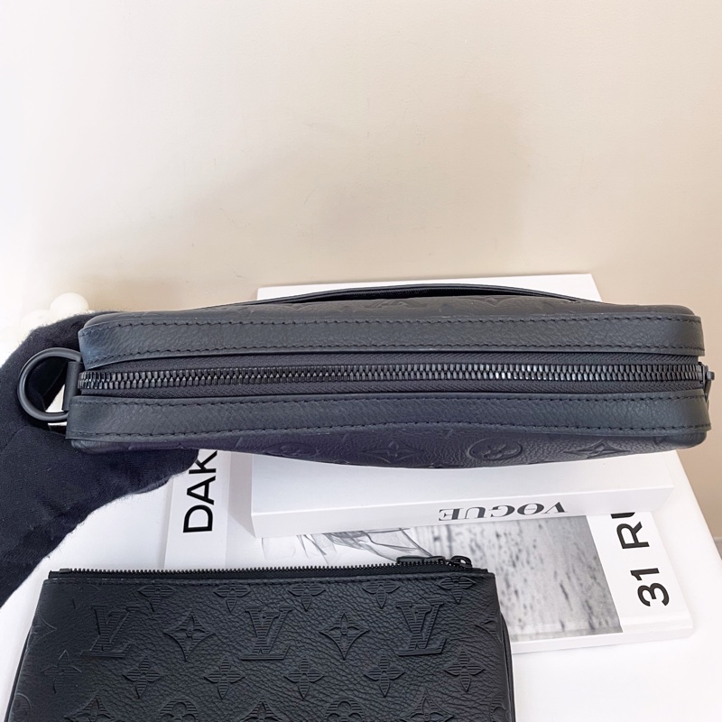 LV TRIO黑壓紋皮 三合一郵差包 男生-20