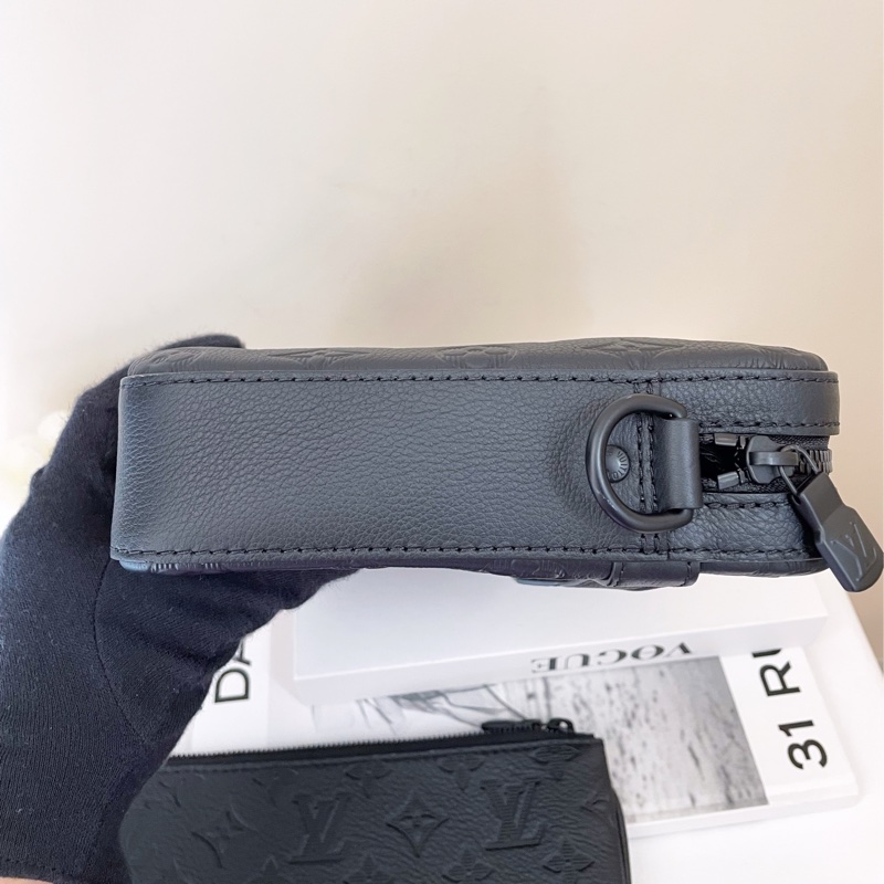 LV TRIO黑壓紋皮 三合一郵差包 男生-21