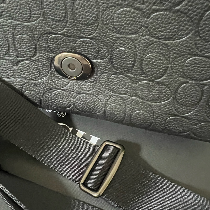 COACH 經 典SIGNATURE 皮革斜背手袋-11