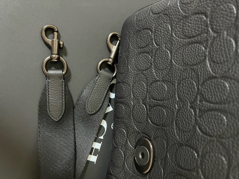 COACH 經 典SIGNATURE 皮革斜背手袋-12