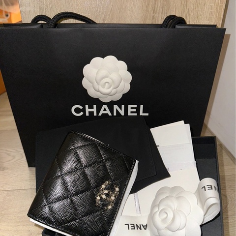 全新Chanel對折短夾