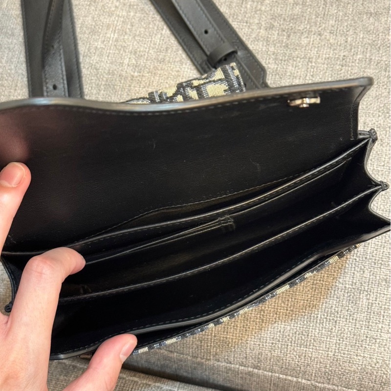 Christian Dior Dior Elite 經典緹花拼接二合一卡片翻蓋斜背包(黑)-4