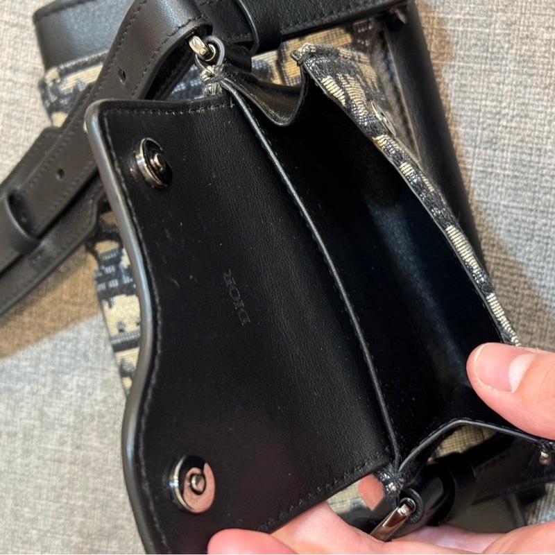 Christian Dior Dior Elite 經典緹花拼接二合一卡片翻蓋斜背包(黑)-5