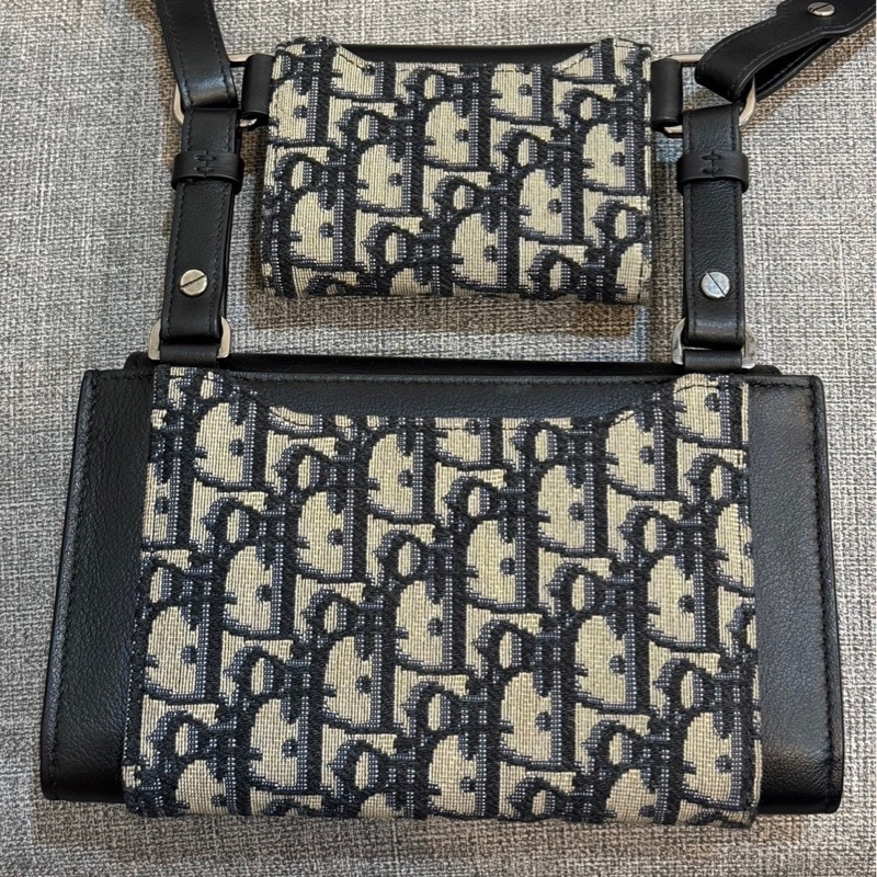 Christian Dior Dior Elite 經典緹花拼接二合一卡片翻蓋斜背包(黑)-6