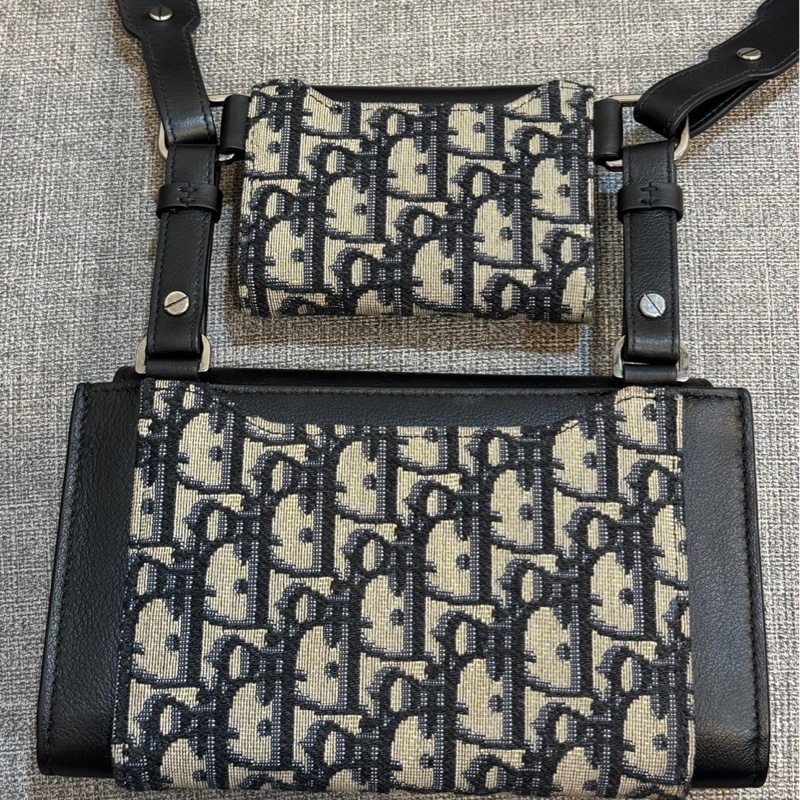 Christian Dior Dior Elite 經典緹花拼接二合一卡片翻蓋斜背包(黑)-9