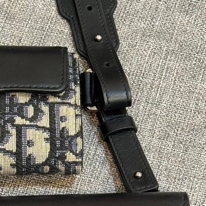 Christian Dior Dior Elite 經典緹花拼接二合一卡片翻蓋斜背包(黑)-13