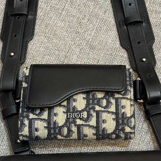 Christian Dior Dior Elite 經典緹花拼接二合一卡片翻蓋斜背包(黑)-14