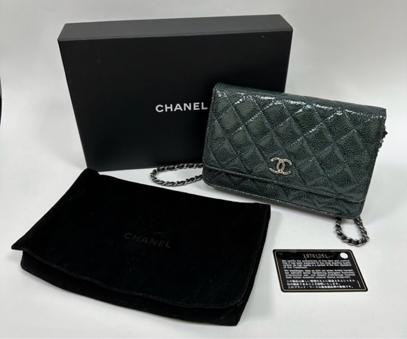 Chanel漆皮Woc包-21