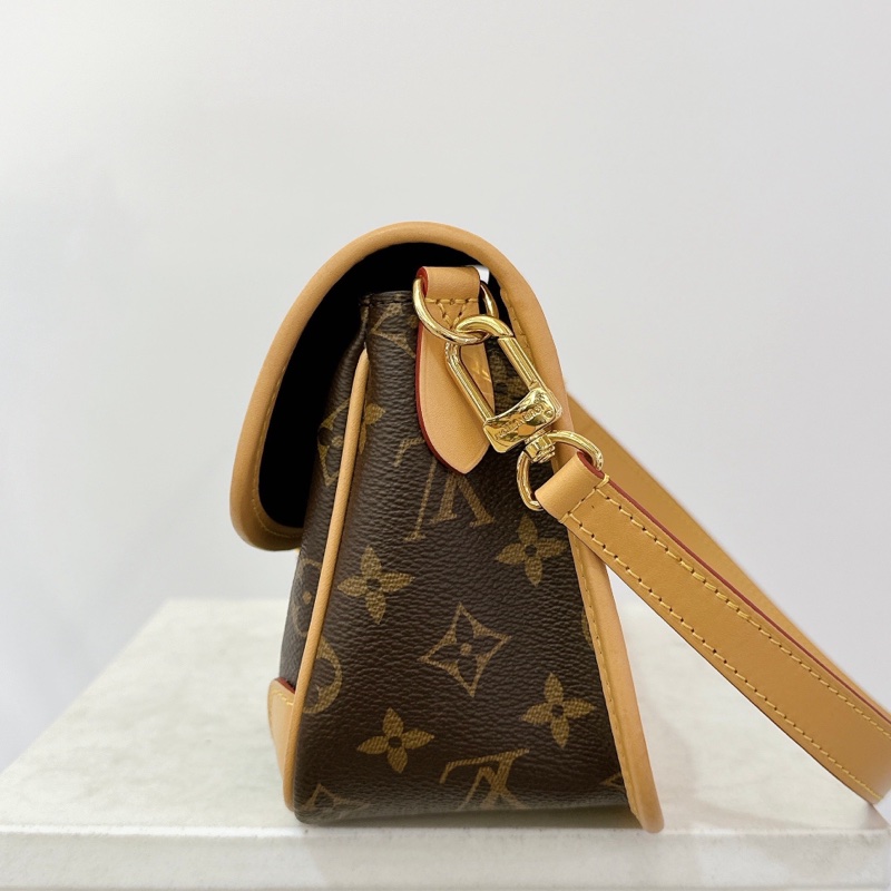 LV 老花翻蓋法棍包-2