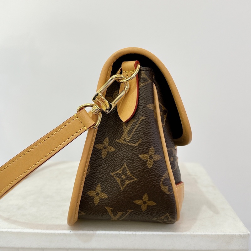 LV 老花翻蓋法棍包-3