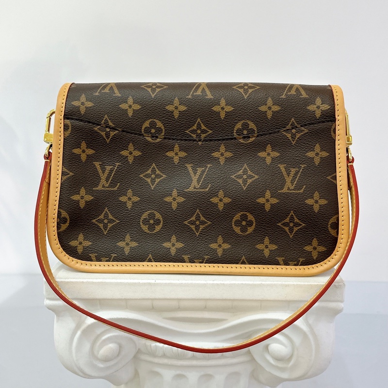 LV 老花翻蓋法棍包-4