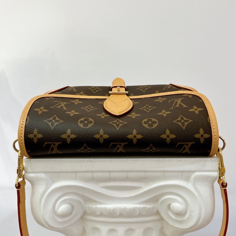 LV 老花翻蓋法棍包-5