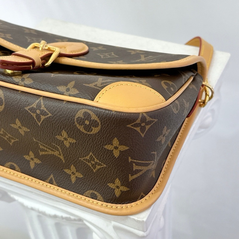 LV 老花翻蓋法棍包-7